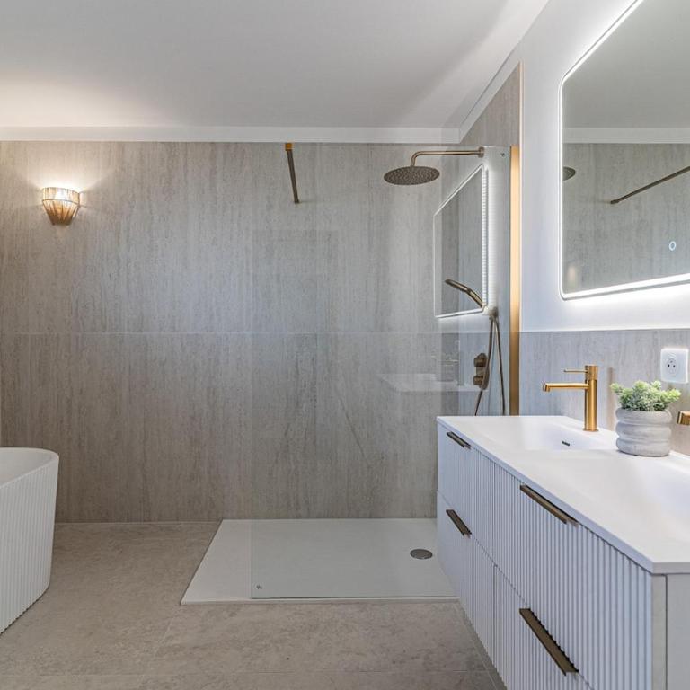Brand new villa in the heart of Le Pila beach 10 minutes away - Maison 4 Chambres - 15