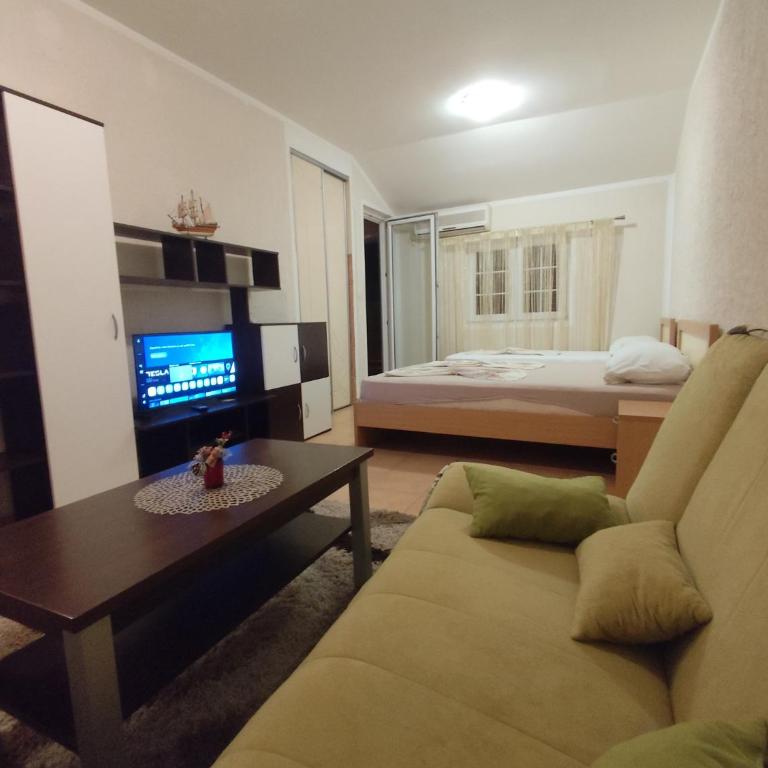 Lana apartman - Apartment with Balcony - 4