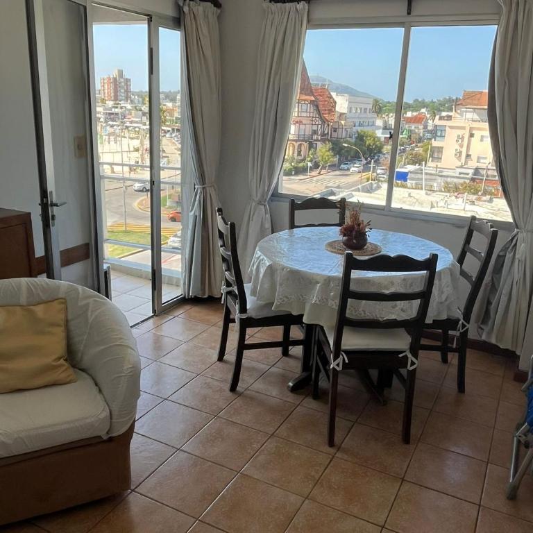 Apto En Piriápolis Frente Al Mar - Apartamento de 1 dormitorio - 2