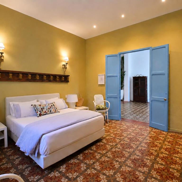 Cabrero House Boutique - Deluxe Double Room with Shower - 1
