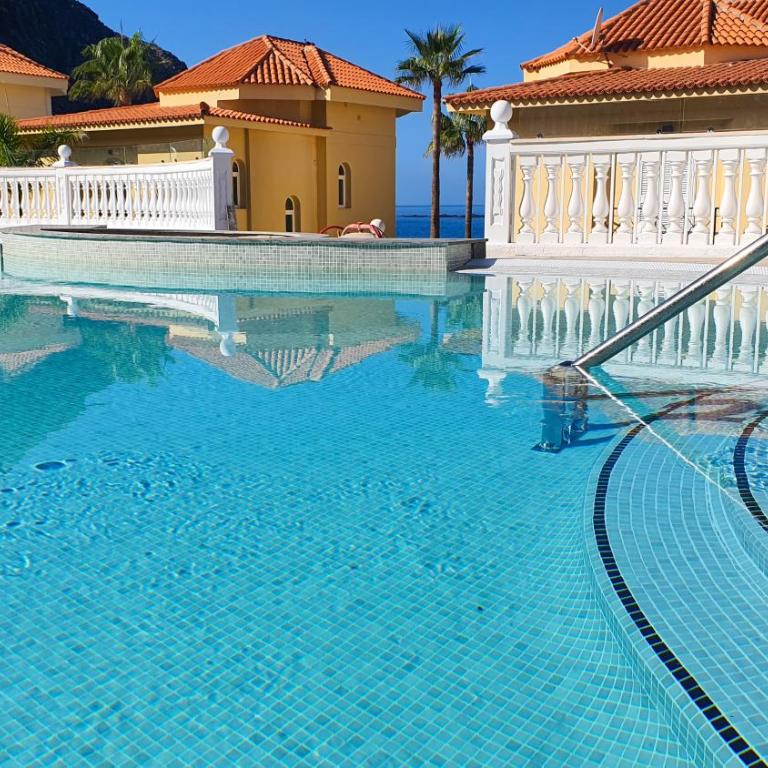 Grand Villa Blue Horizon in Los Cristianos, Ocean-Facing, Private Garden and Parking, 5 BR - Villa con Vista Mare - 4