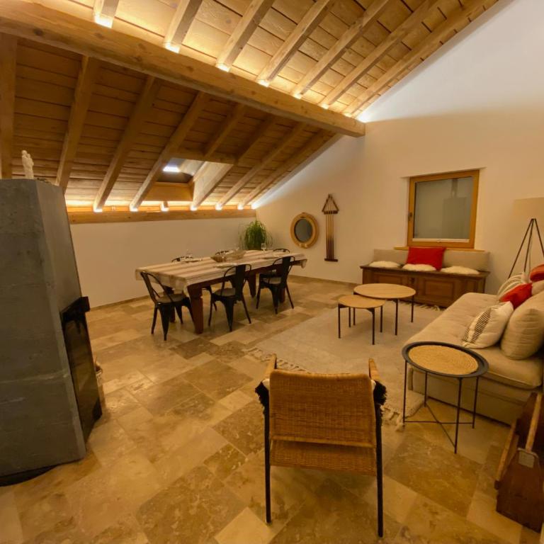Appartement mansardé Bourg de Saillon - Apartment mit 2 Schlafzimmern - 16