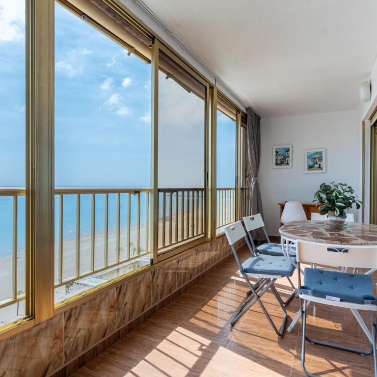Apartamento 2 habitaciones frente al mar y piscina - Apartamento de 2 dormitorios - 4