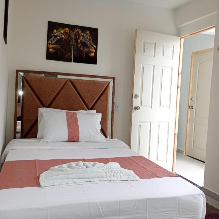 Habitación para PAREJAS EL TREBOL baño privado - Double Room - 4