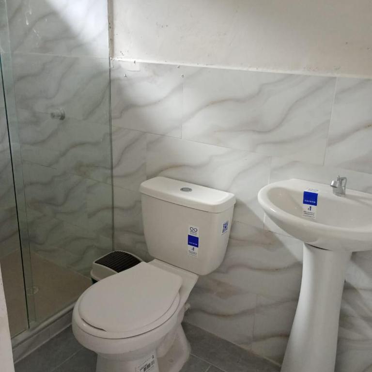 Habitación para PAREJAS EL TREBOL baño privado - Double Room - 5