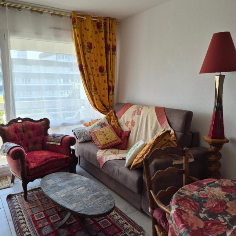 Coquet Appartement avec balcon Caen Nord, proche Mémorial - Appartement 2 Chambres - 10