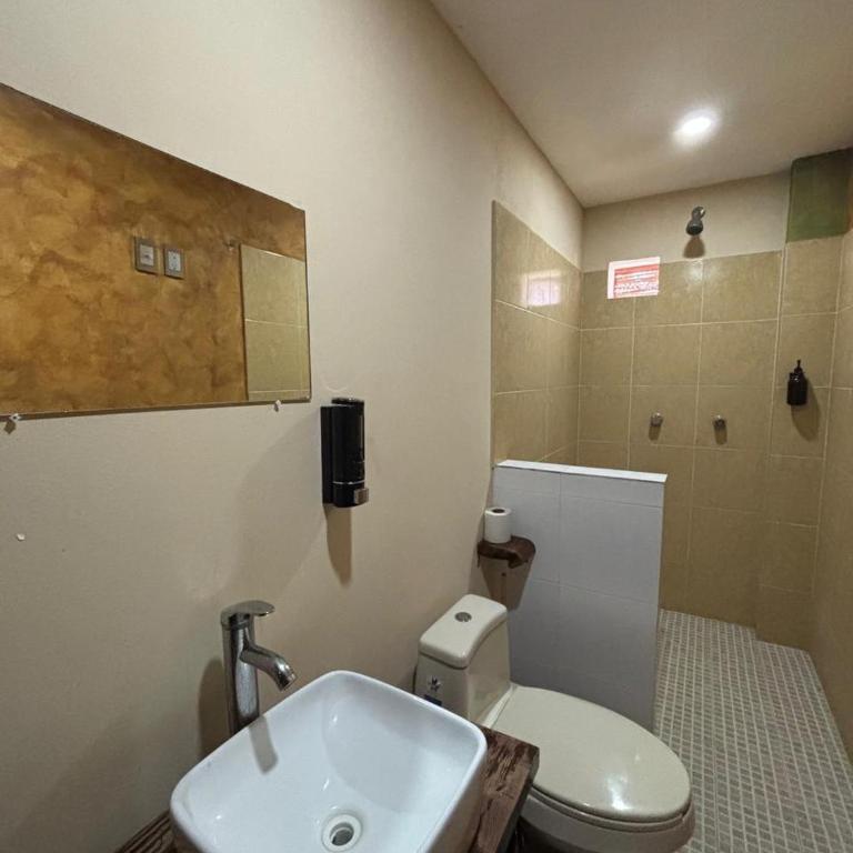 Madre Tierra Hotel - Habitación Doble con baño privado externo - 1