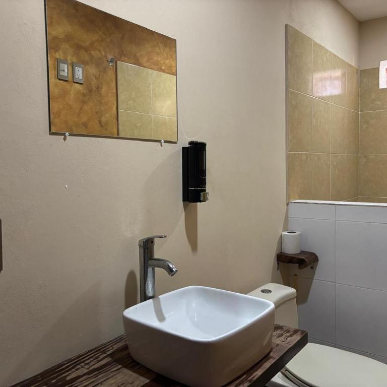 Madre Tierra Hotel - Habitación Doble con baño privado externo - 4