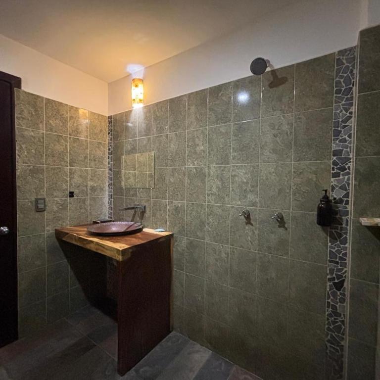 Madre Tierra Hotel - Habitación Doble con baño privado externo - 5
