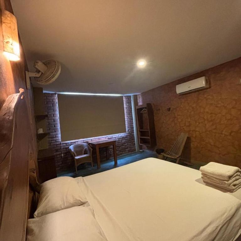 Madre Tierra Hotel - Habitación Doble con baño privado externo - 6
