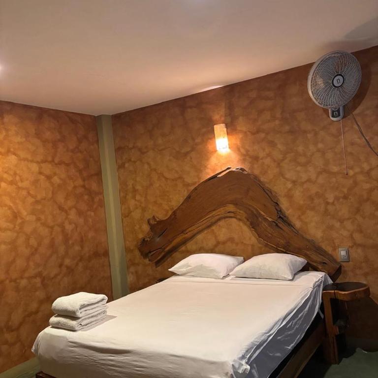 Madre Tierra Hotel - Habitación Doble con baño privado externo - 8