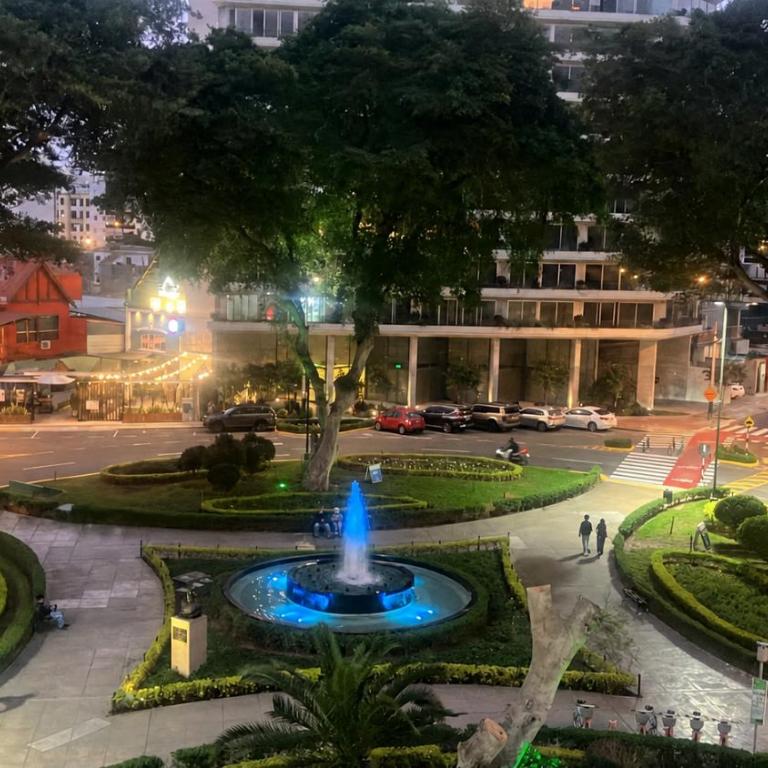 Modern Miraflores 2BR Flat Park View Balcony King Bed - Two-Bedroom Deluxe Apartment with Balcony - 4