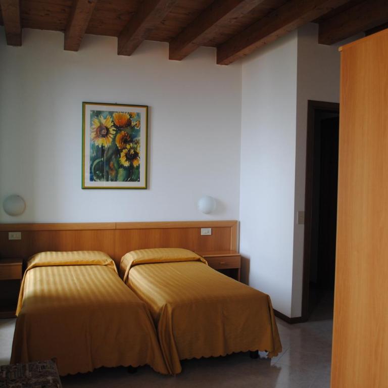 Hotel Tiziana Garnì - Camera Matrimoniale/Doppia con Letti Singoli - 6