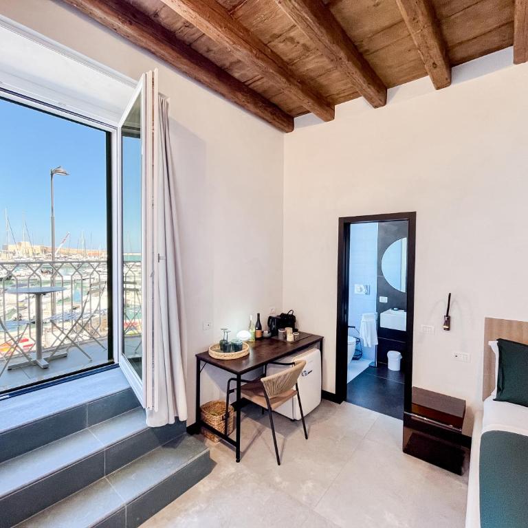 Dimore Marinare Suite de Charme - Habitación Doble Deluxe con balcón y vistas al mar - 4