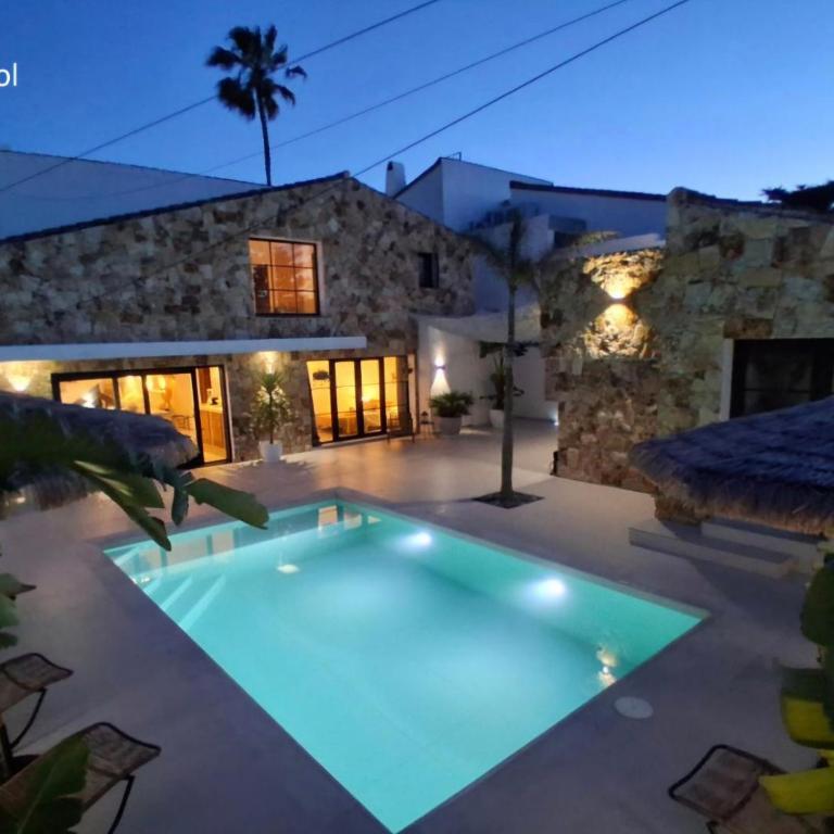 Villa One One One - Six-Bedroom House - 21