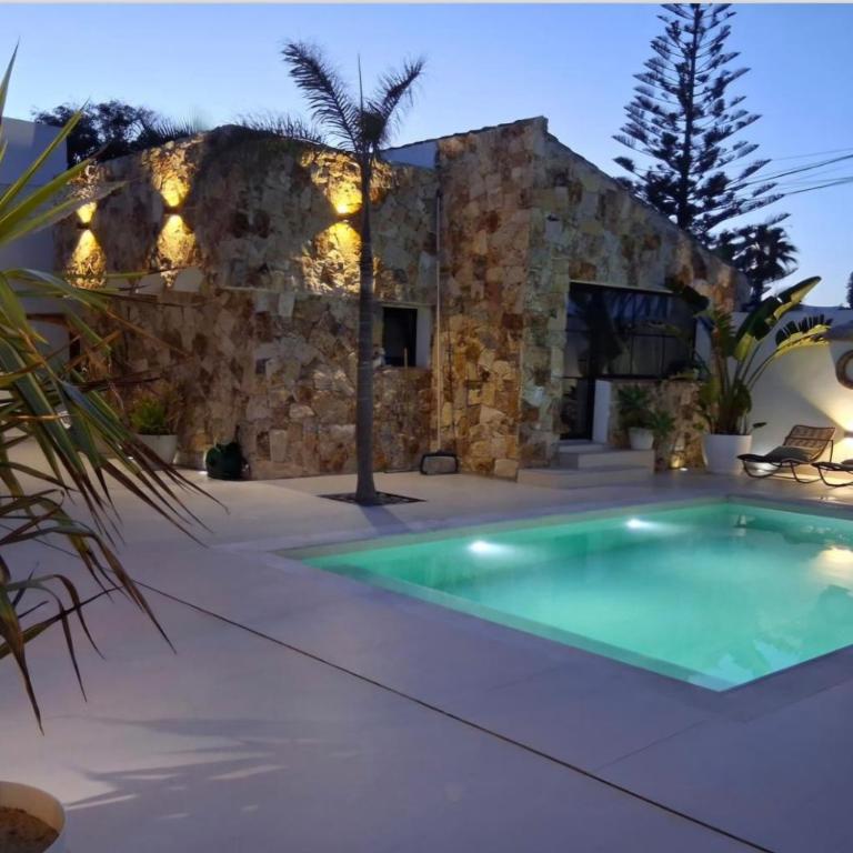 Villa One One One - Six-Bedroom House - 23