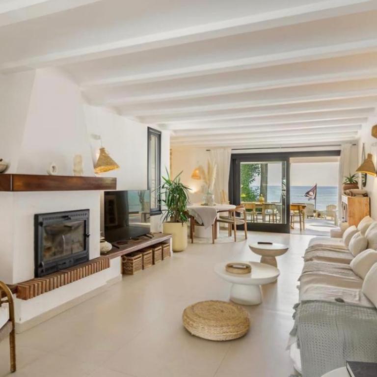 Villa One One One - Six-Bedroom House - 28