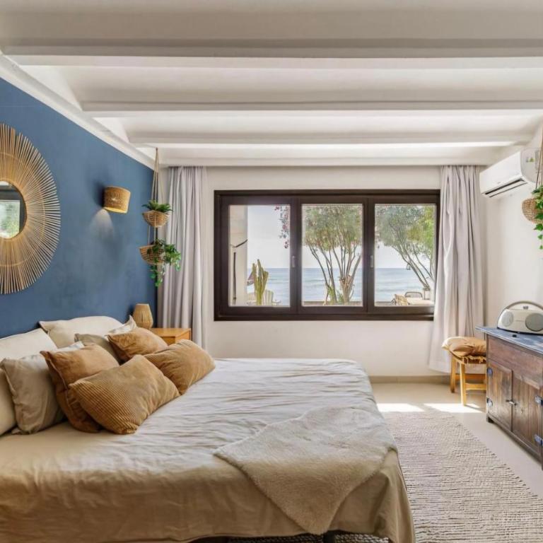 Villa One One One - Six-Bedroom House - 41
