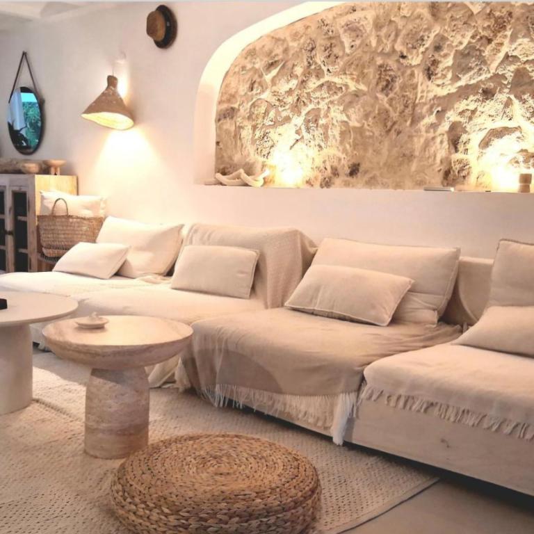 Villa One One One - Six-Bedroom House - 45