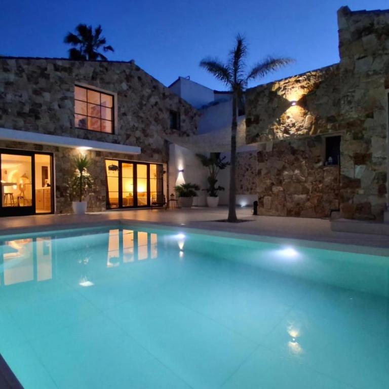 Villa One One One - Six-Bedroom House - 57