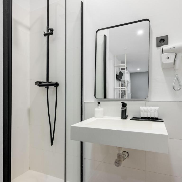 MyHouseSpain - 7Stay Madrid - Camera Deluxe Doppia con Letti Singoli - 3