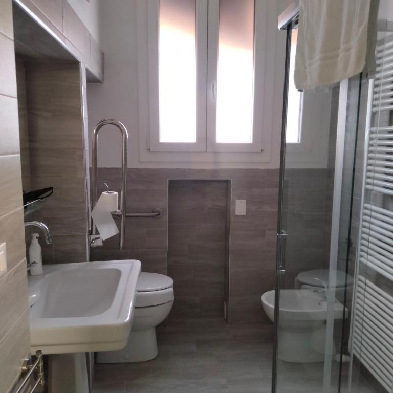 1 DUE TORRI -CASTIGLIONE PALACE Rooms and Suites - BOLOGNA City Center - Camera Matrimoniale con Bagno Privato - 3