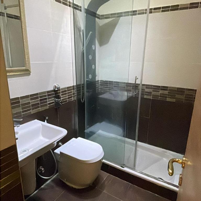 Large apartment for 8 in front of the central station - Appartamento con 3 Camere da Letto - 12