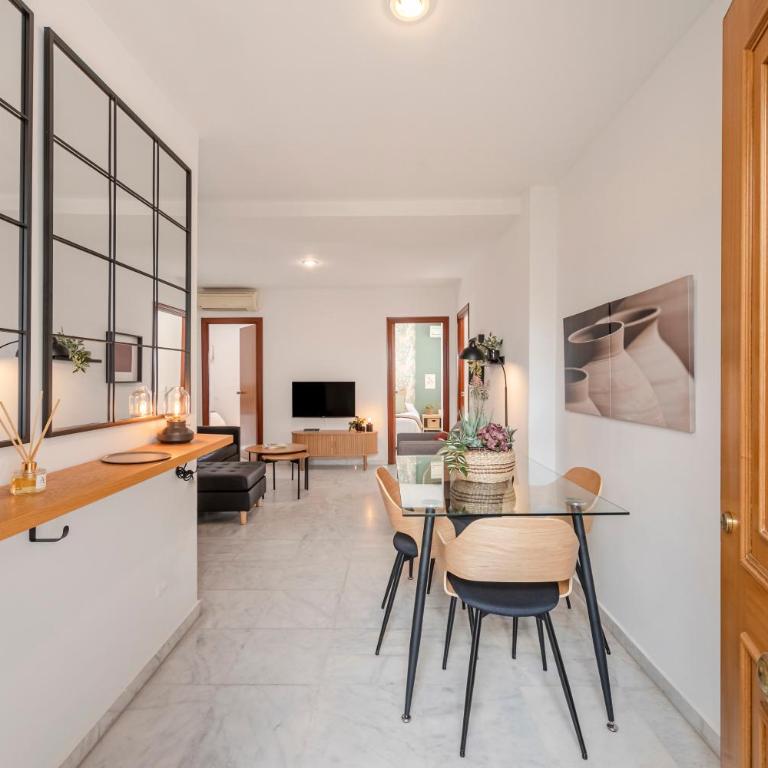 AvantiStays Las Setas, en el corazón de Sevilla y con vistas a La Giralda - Apartamento de 3 dormitorios - 2