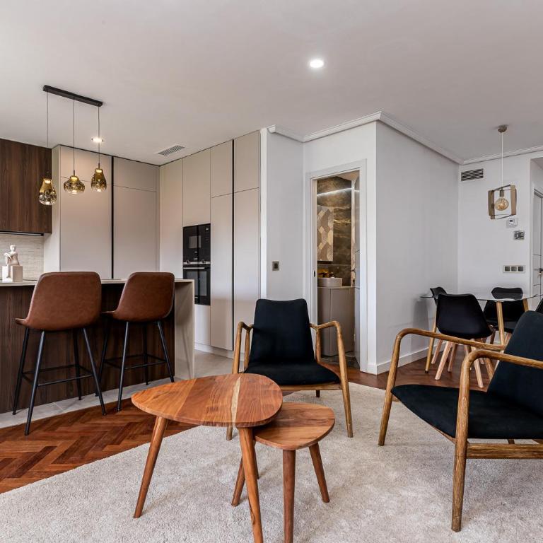 Queen's Salamanca III - Alojamiento Corta Estancia - Apartment mit 3 Schlafzimmern - 4