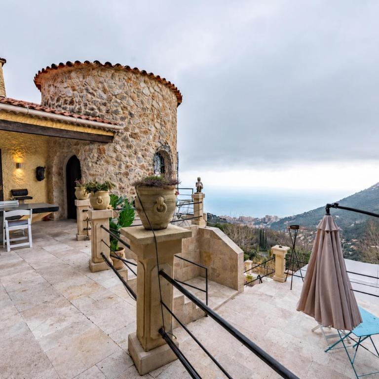 La Turbie Villa with Monaco Views, Pool & Sauna - Villa - 90