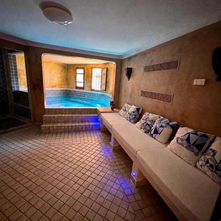 Riad 9 - Chambre Opale - Zimmer mit Kingsize-Bett und Gartenblick. - 8
