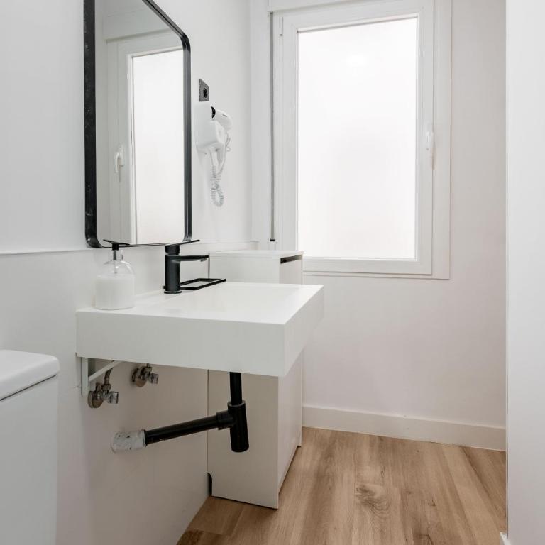 MyHouseSpain - 7Stay Madrid - Camera Deluxe Doppia con Letti Singoli - 2