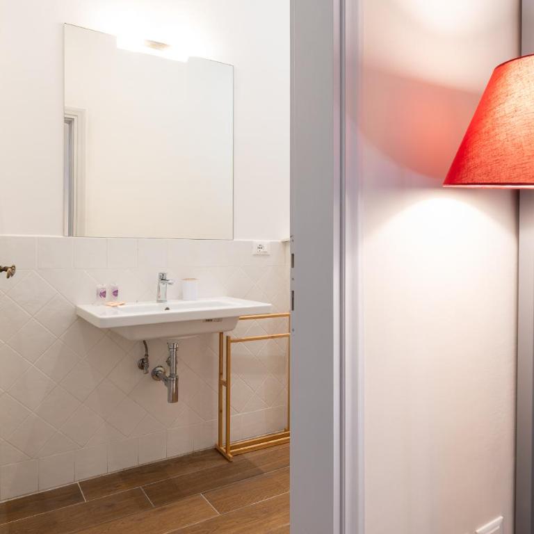 Foster Guest House - Three-Bedroom Apartment - 1