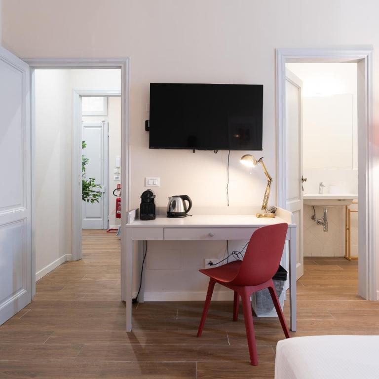 Foster Guest House - Three-Bedroom Apartment - 2