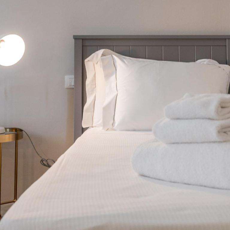 Foster Guest House - Three-Bedroom Apartment - 9