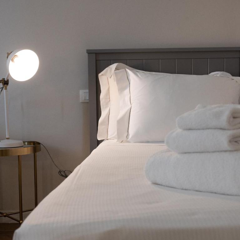 Foster Guest House - Three-Bedroom Apartment - 24