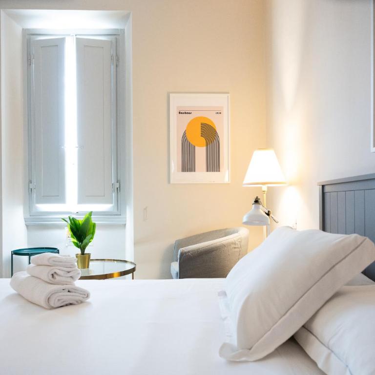 Foster Guest House - Three-Bedroom Apartment - 13