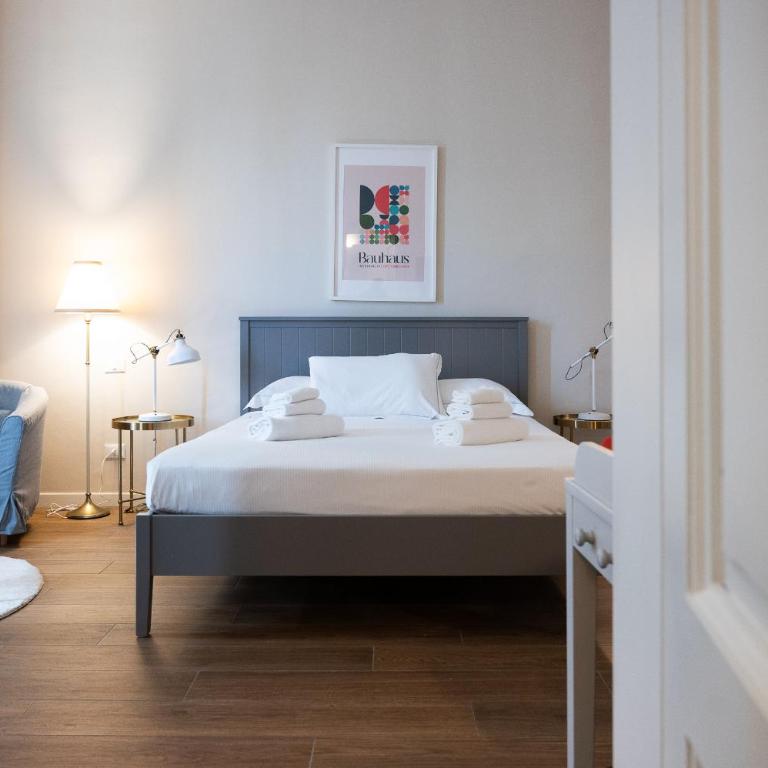 Foster Guest House - Three-Bedroom Apartment - 29