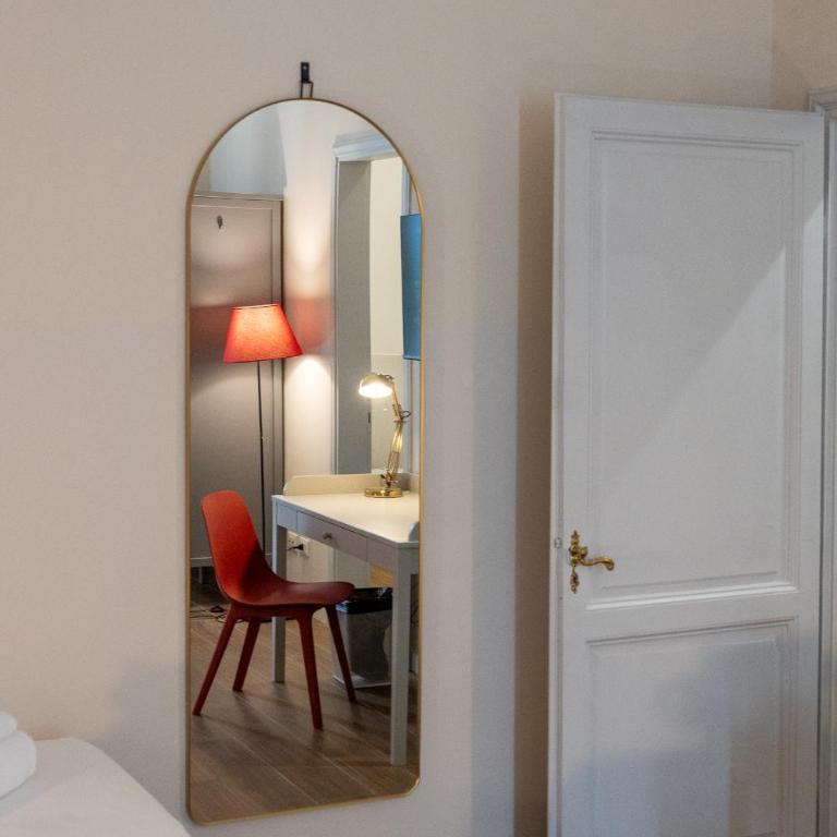 Foster Guest House - Three-Bedroom Apartment - 16