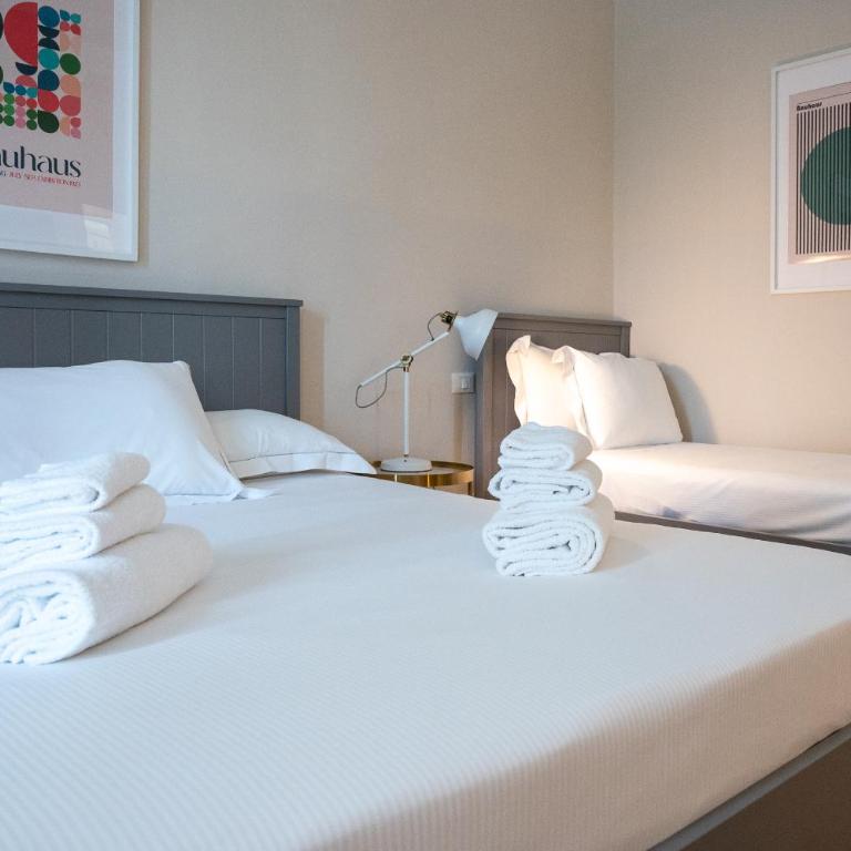 Foster Guest House - Three-Bedroom Apartment - 18