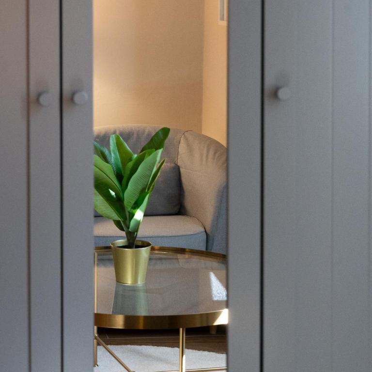 Foster Guest House - Three-Bedroom Apartment - 20