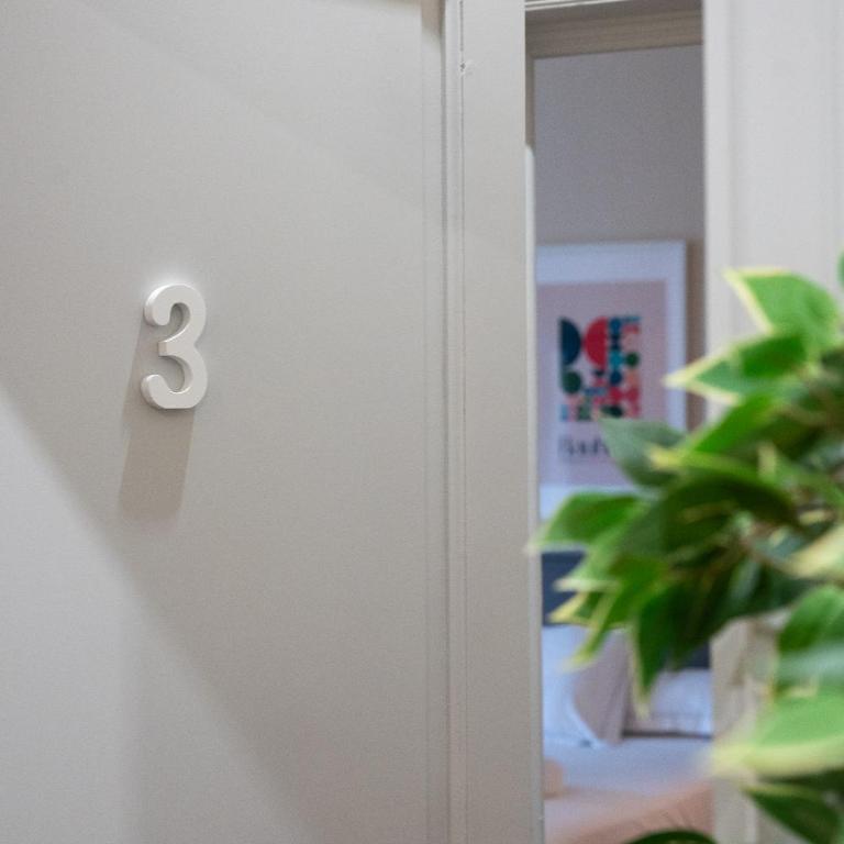 Foster Guest House - Three-Bedroom Apartment - 19