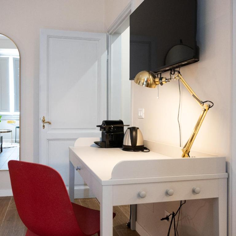 Foster Guest House - Three-Bedroom Apartment - 22