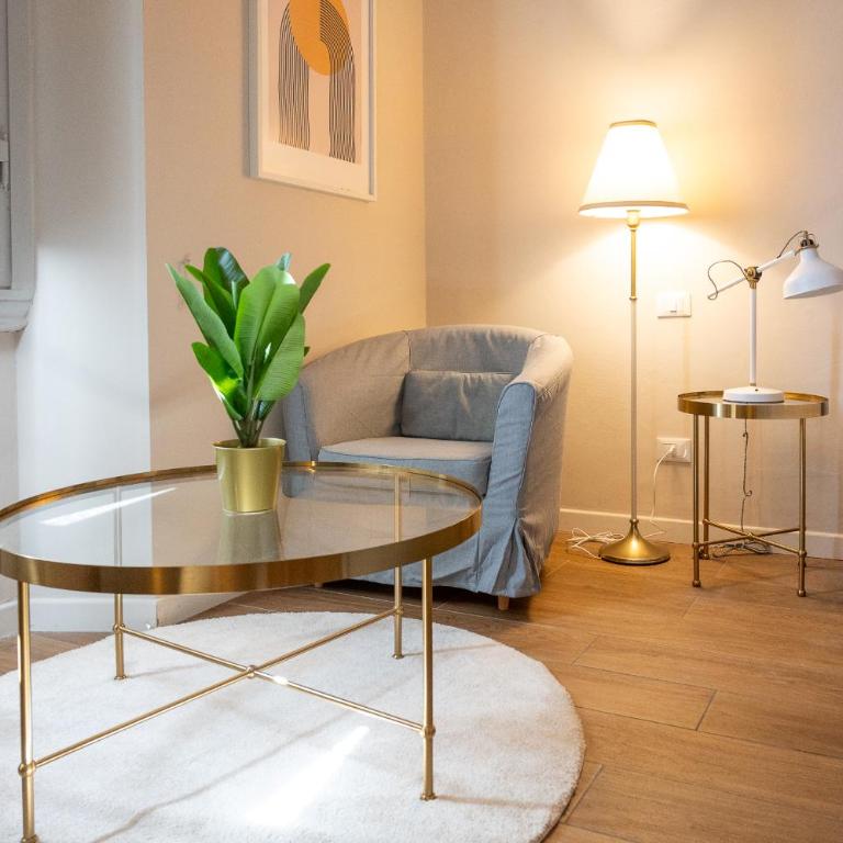 Foster Guest House - Three-Bedroom Apartment - 27