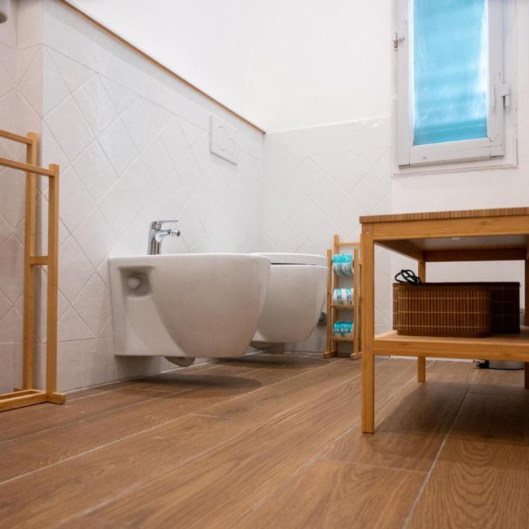 Foster Guest House - Three-Bedroom Apartment - 25