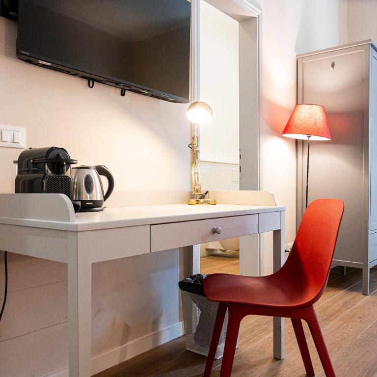 Foster Guest House - Three-Bedroom Apartment - 31