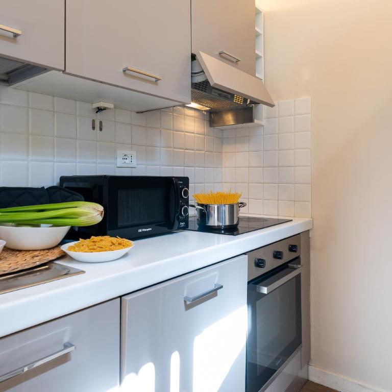 Foster Guest House - Three-Bedroom Apartment - 33