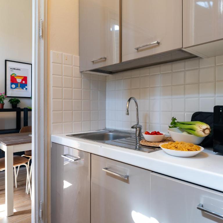 Foster Guest House - Three-Bedroom Apartment - 36