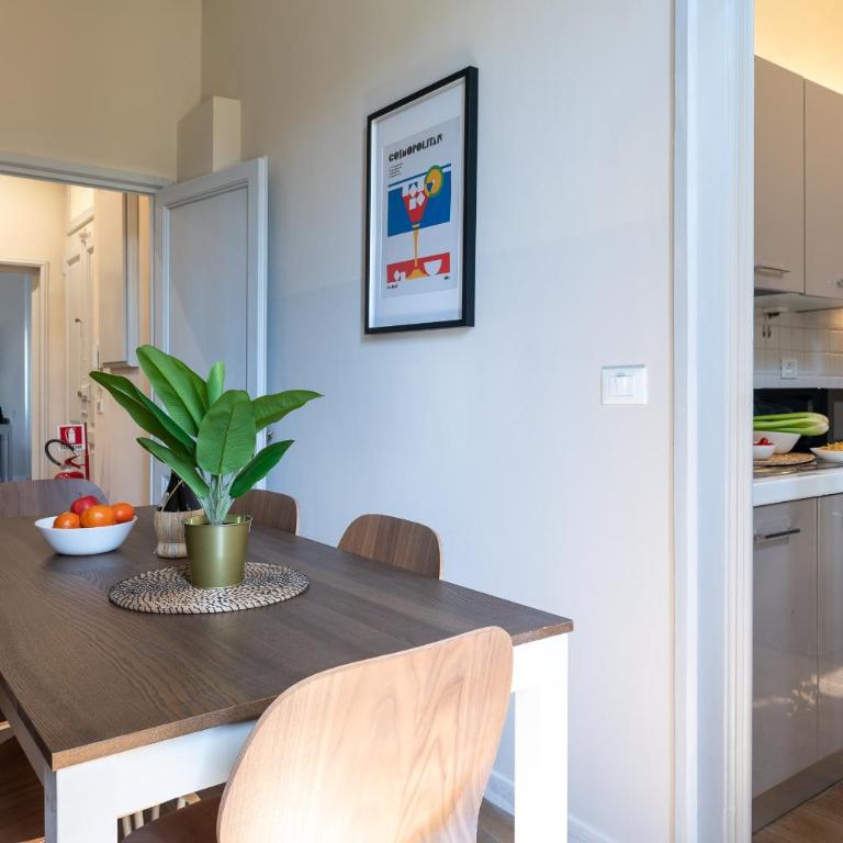 Foster Guest House - Three-Bedroom Apartment - 35