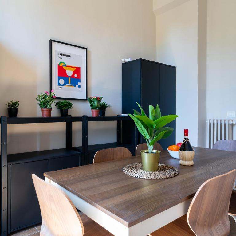 Foster Guest House - Three-Bedroom Apartment - 40